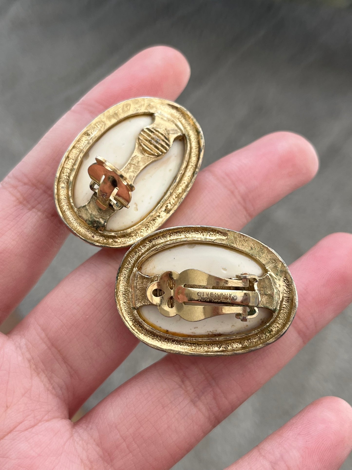 Vintage Givenchy Irregular Cream Faux Marble Shell Resin Cabochon Gold-Tone Clip-On Earrings
