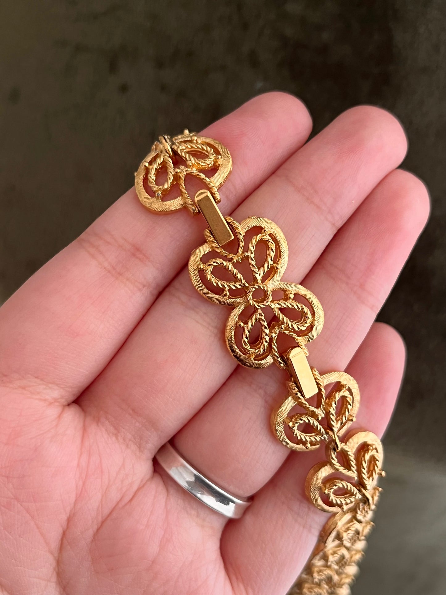 Vintage Crown Trifari 1950s Heart Arabesque Lace Tie Y Shaped Gold-Tone Necklace