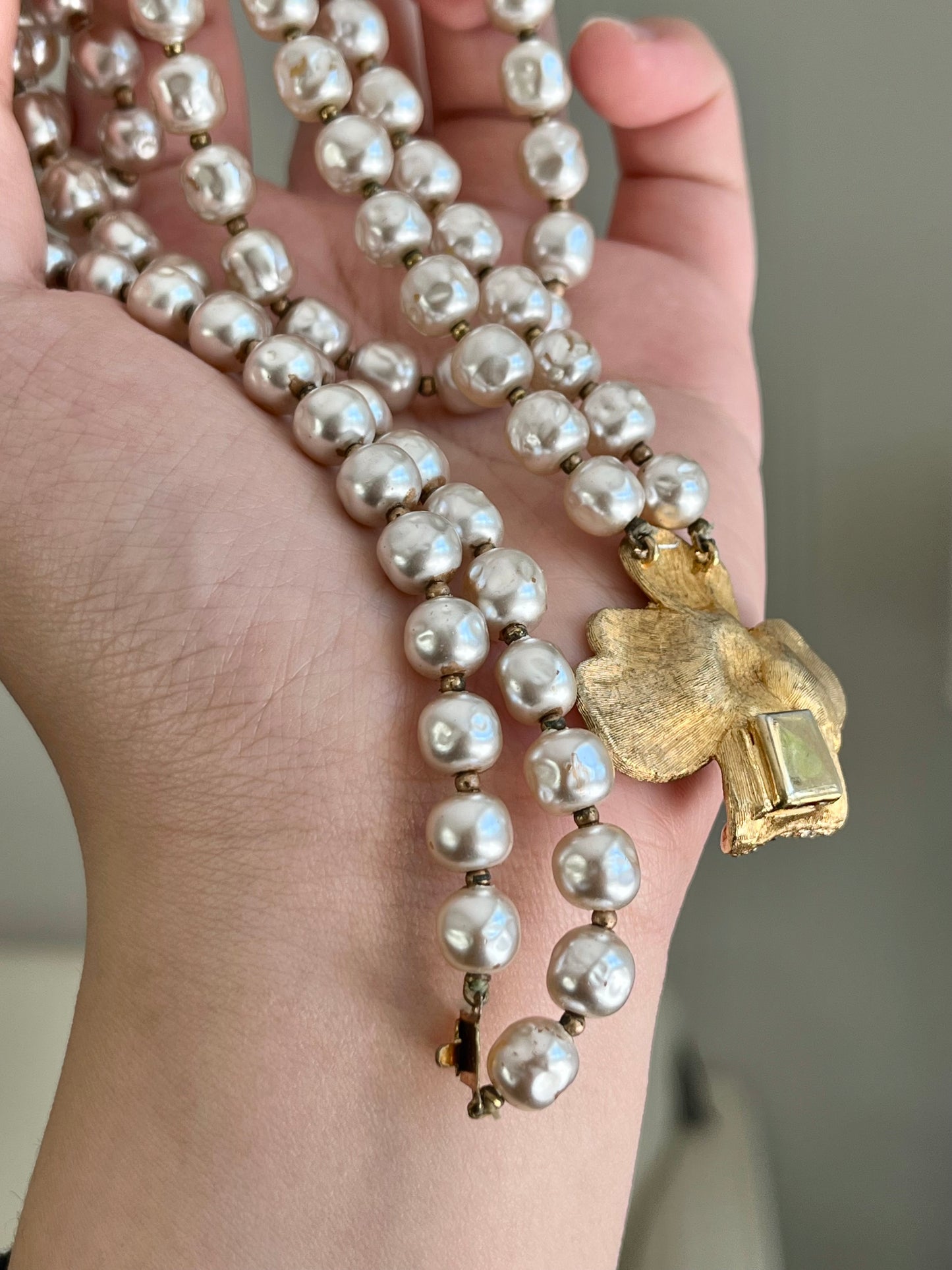 Vintage Unsigned Miriam Haskell Style Baroque Glass Pearl Double-Stranded Layered Rhinestone Brushed Gold-Tone Flower Clasp Necklace