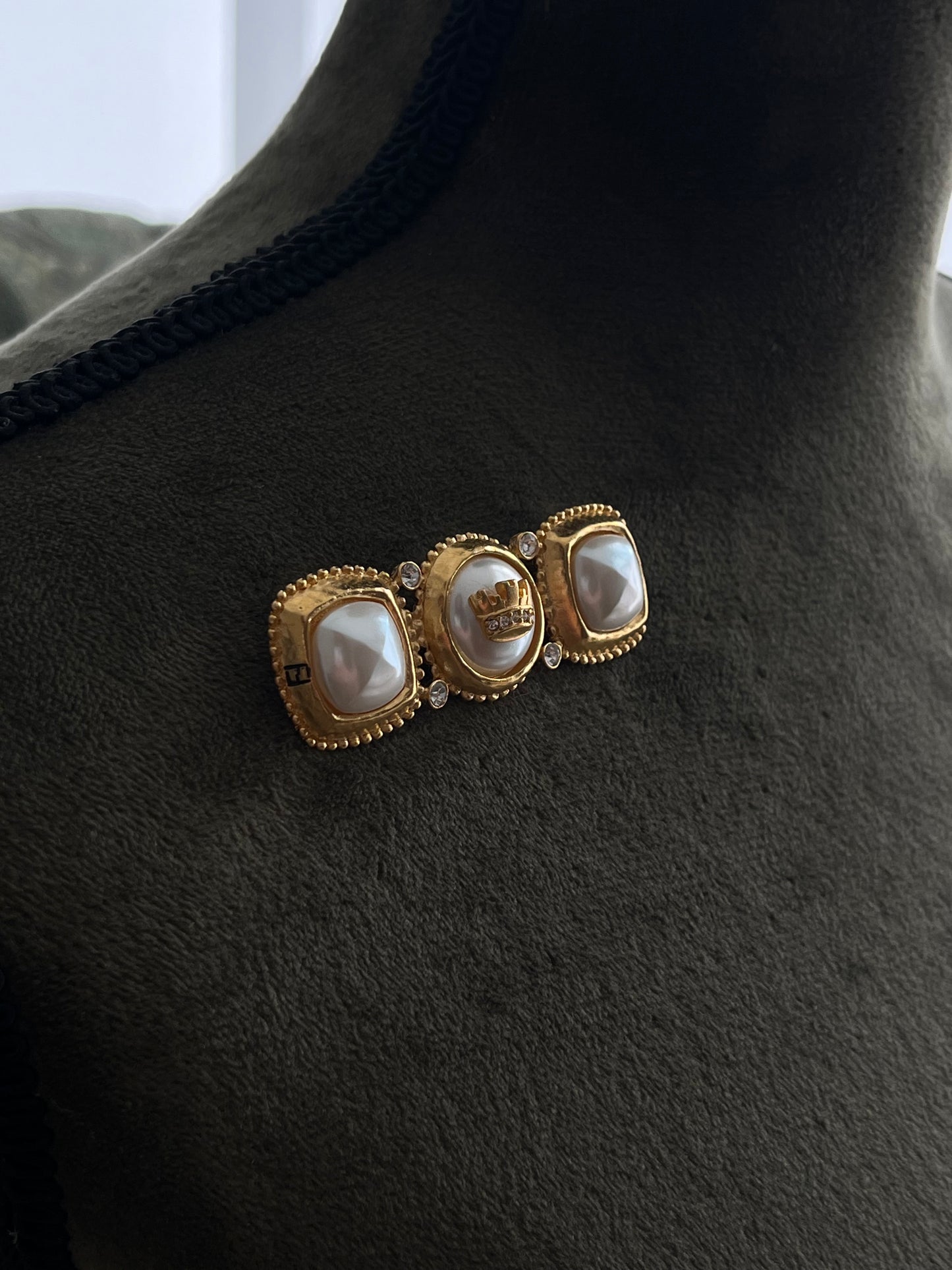 Vintage Fendi Classic Crown Motif Sugarloaf-Cut Pearl Rhinestone Gold-Tone Bar Brooch
