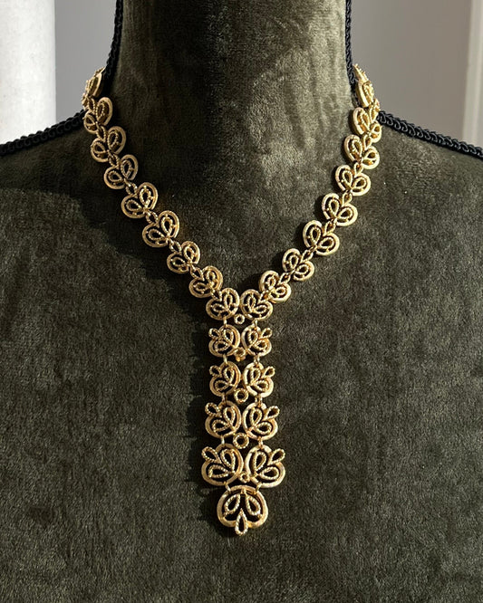 Vintage Crown Trifari 1950s Heart Arabesque Lace Tie Y Shaped Gold-Tone Necklace