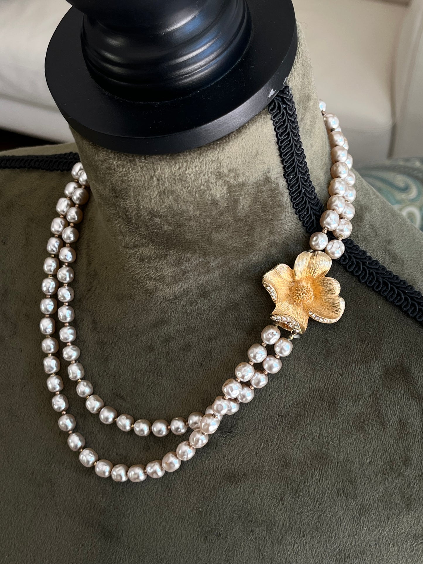 Vintage Unsigned Miriam Haskell Style Baroque Glass Pearl Double-Stranded Layered Rhinestone Brushed Gold-Tone Flower Clasp Necklace