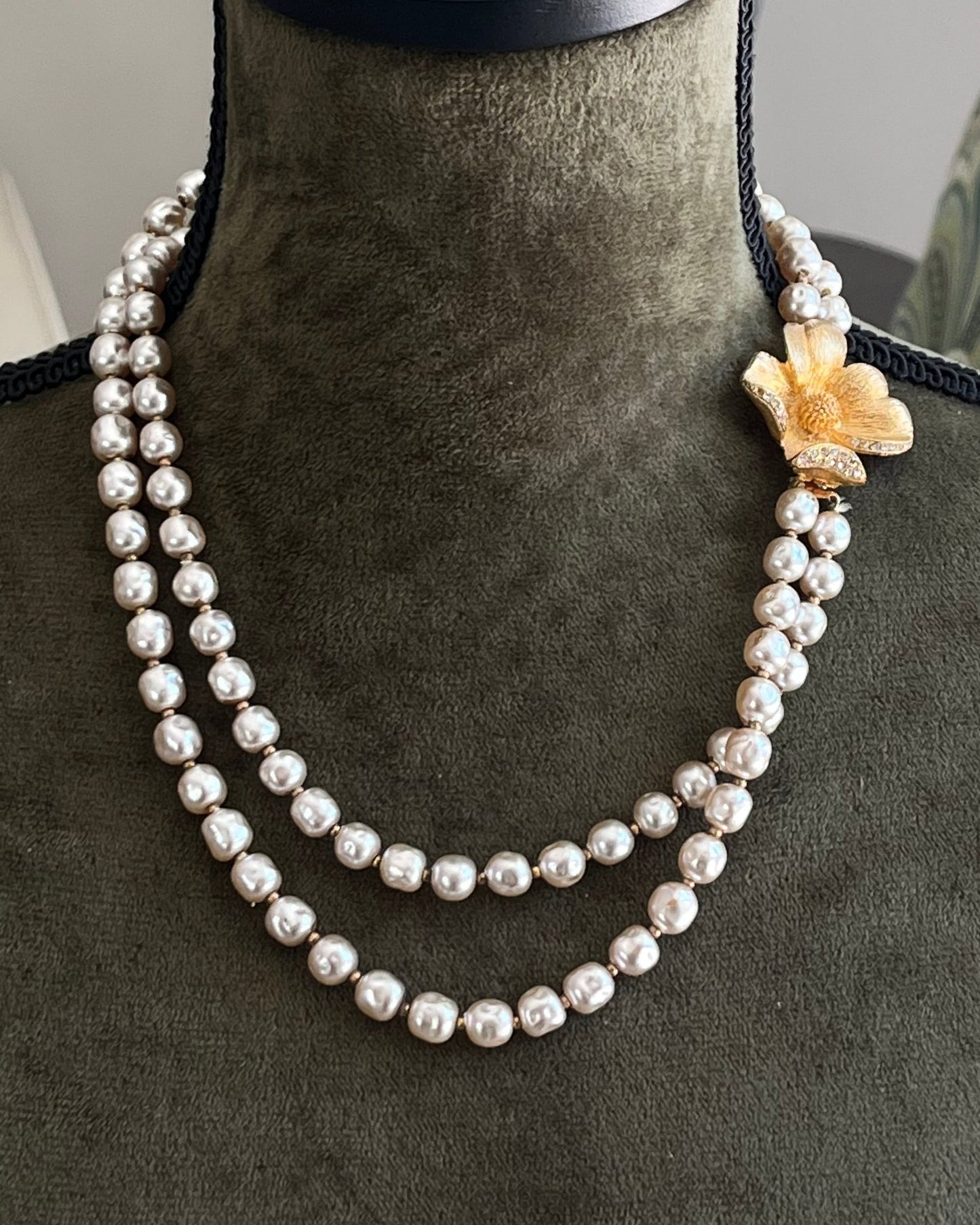 Vintage Unsigned Miriam Haskell Style Baroque Glass Pearl Double-Stranded Layered Rhinestone Brushed Gold-Tone Flower Clasp Necklace
