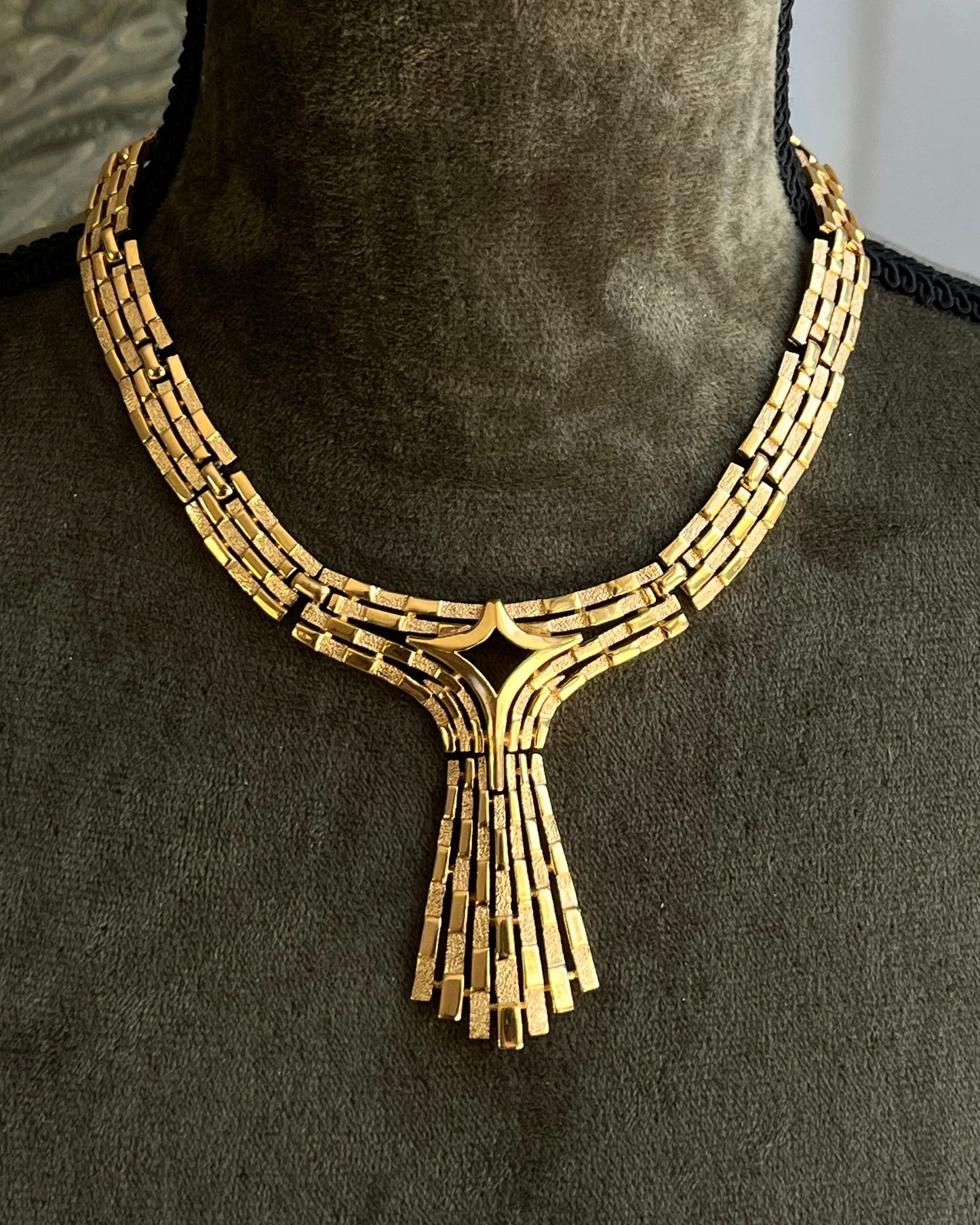 Vintage Crown Trifari Star Radiant Hollow Tie Y Drop Gold-Tone Necklace