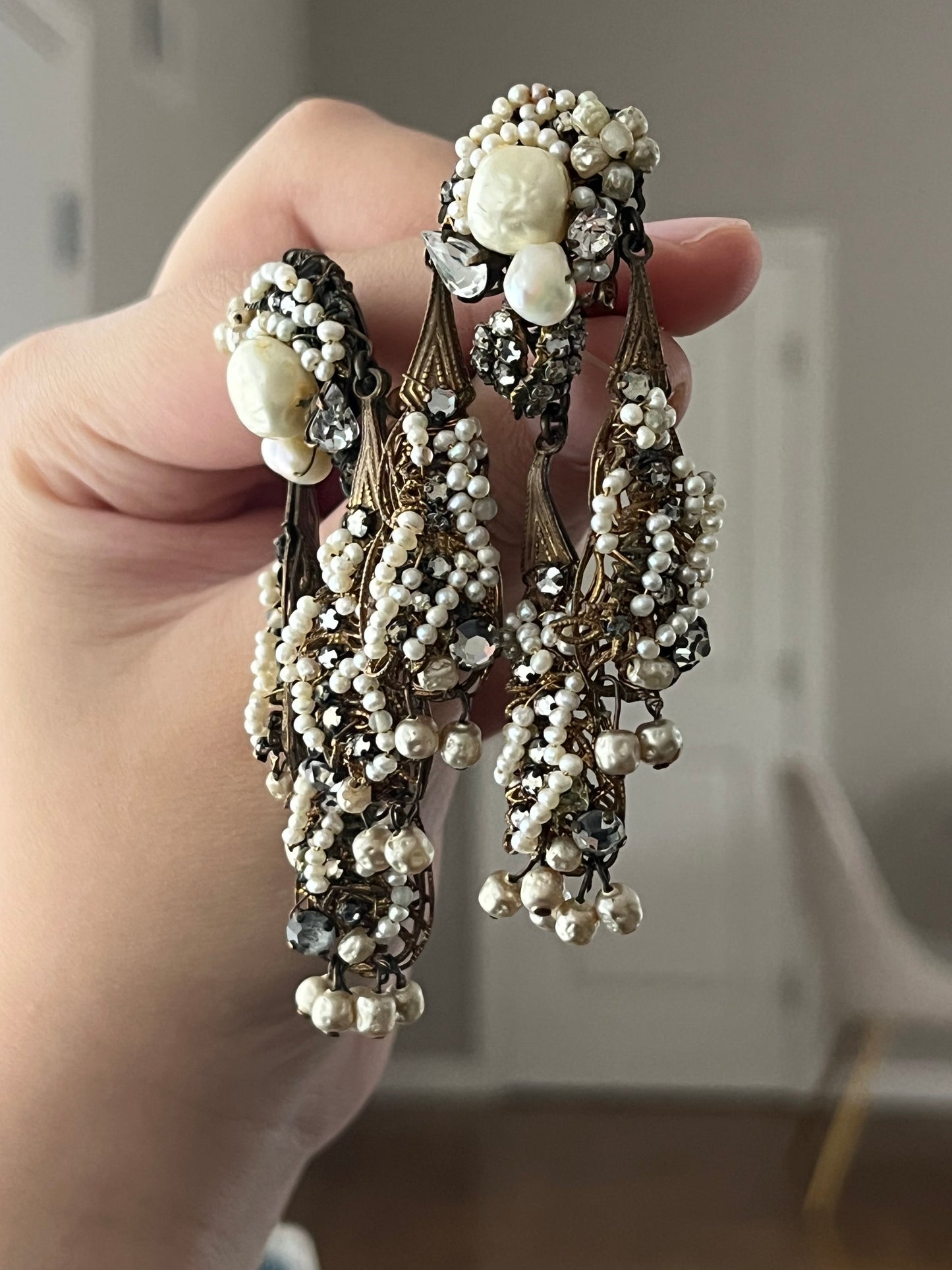 Vintage Unsigned Miriam Haskell Style Genuine Freshwater Pearl Cluster Tassel Drop Dangle Long Shoulder Brush Bronze-Tone Clip-On Earrings