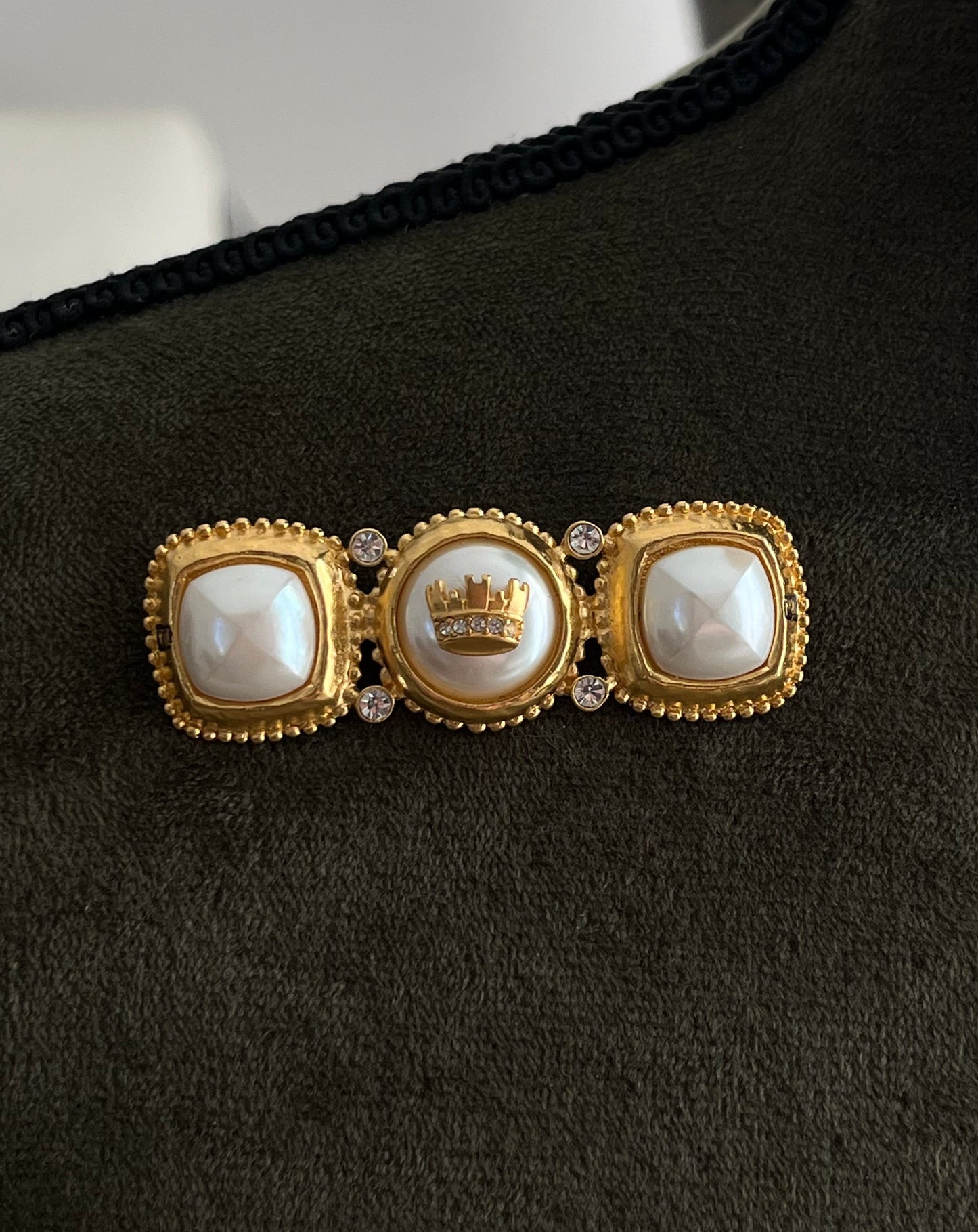 Vintage Fendi Classic Crown Motif Sugarloaf-Cut Pearl Rhinestone Gold-Tone Bar Brooch