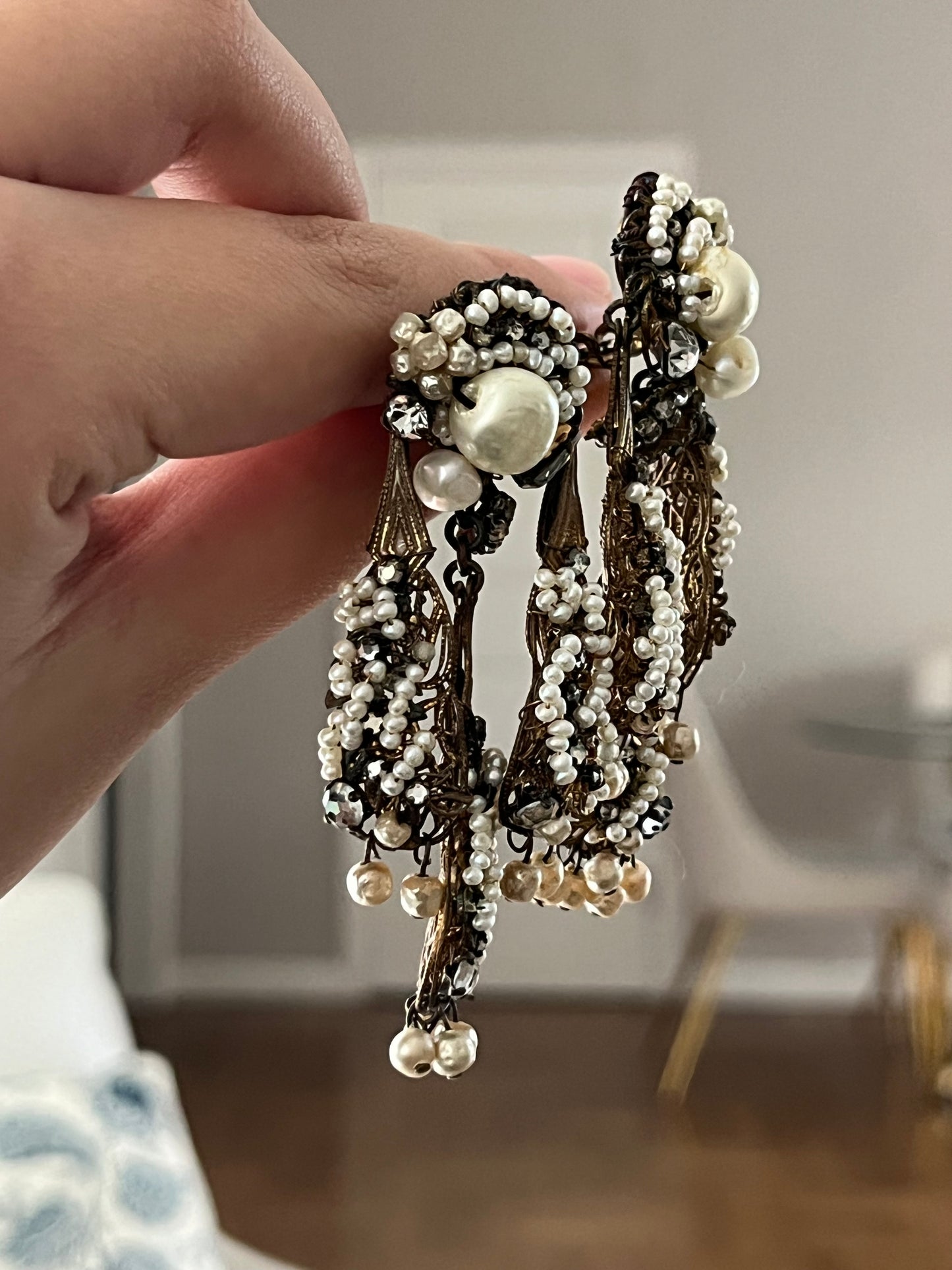 Vintage Unsigned Miriam Haskell Style Genuine Freshwater Pearl Cluster Tassel Drop Dangle Long Shoulder Brush Bronze-Tone Clip-On Earrings