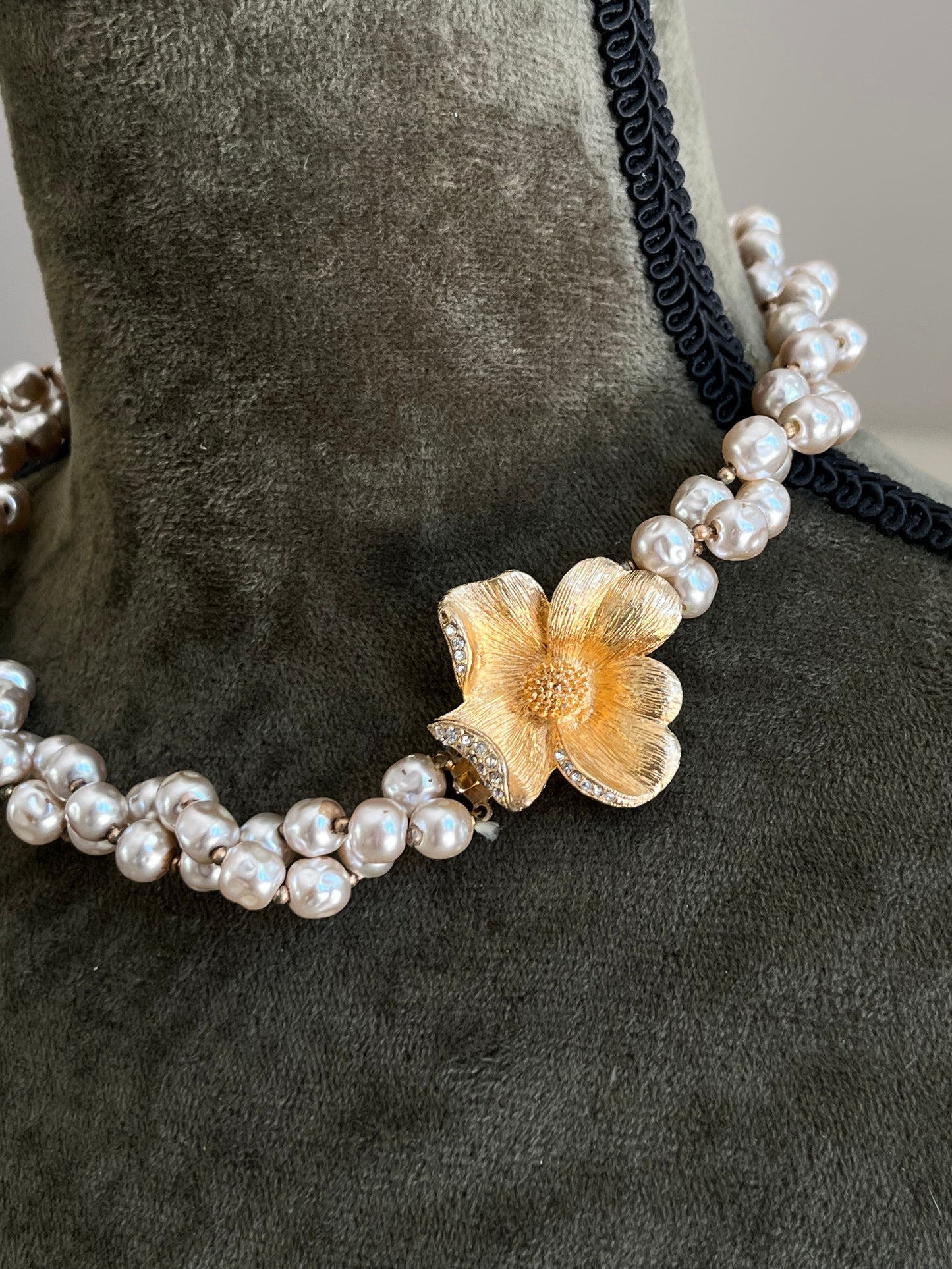 Vintage Unsigned Miriam Haskell Style Baroque Glass Pearl Double-Stranded Layered Rhinestone Brushed Gold-Tone Flower Clasp Necklace