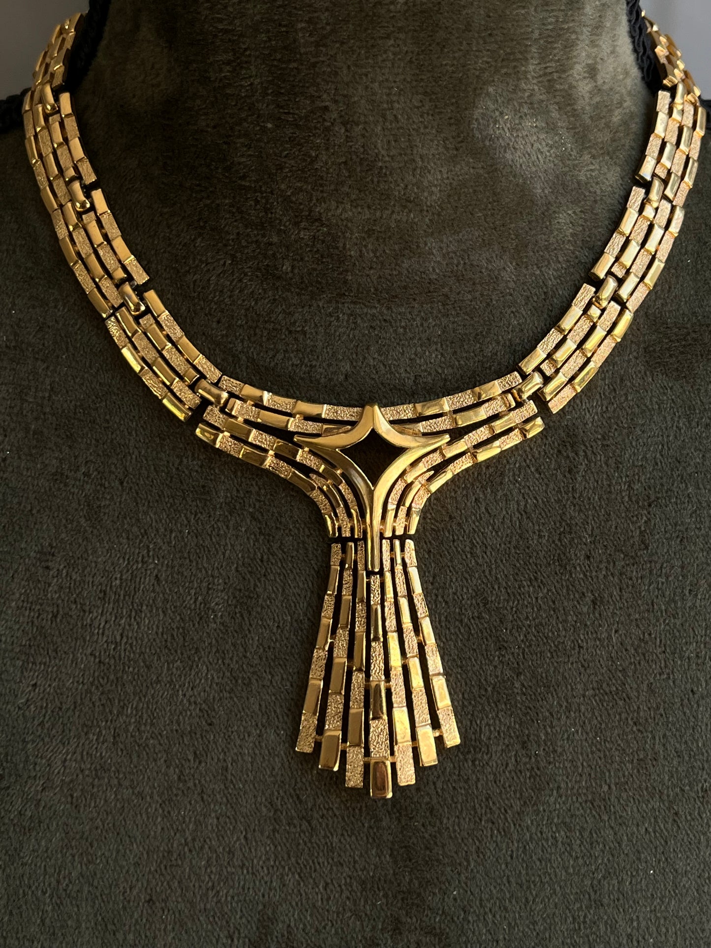 Vintage Crown Trifari Star Radiant Hollow Tie Y Drop Gold-Tone Necklace