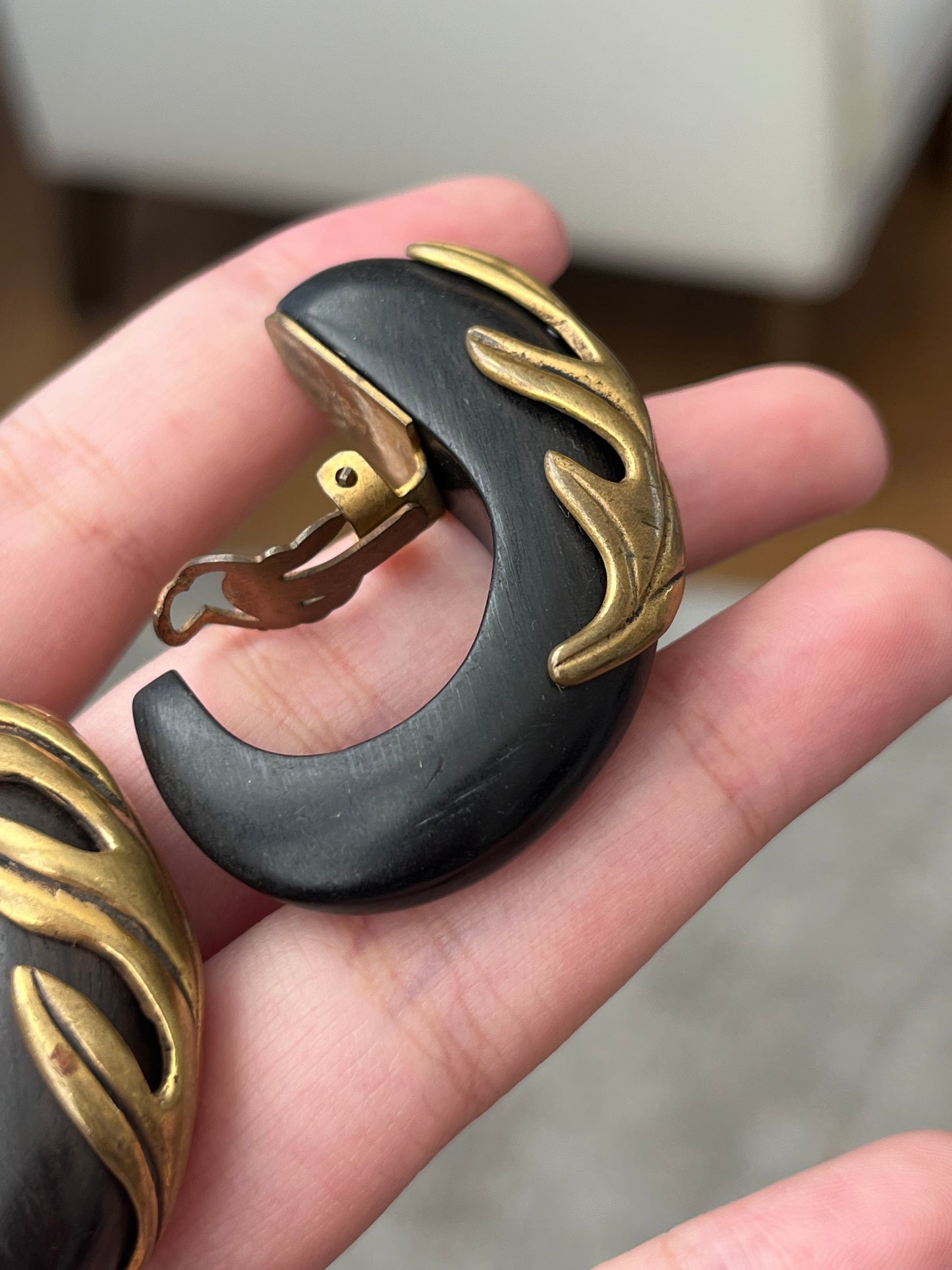 Vintage Isabel Canovas Vine Leaf Natural Wood Hoop Bronze Gold-Plated Clip-On Earrings