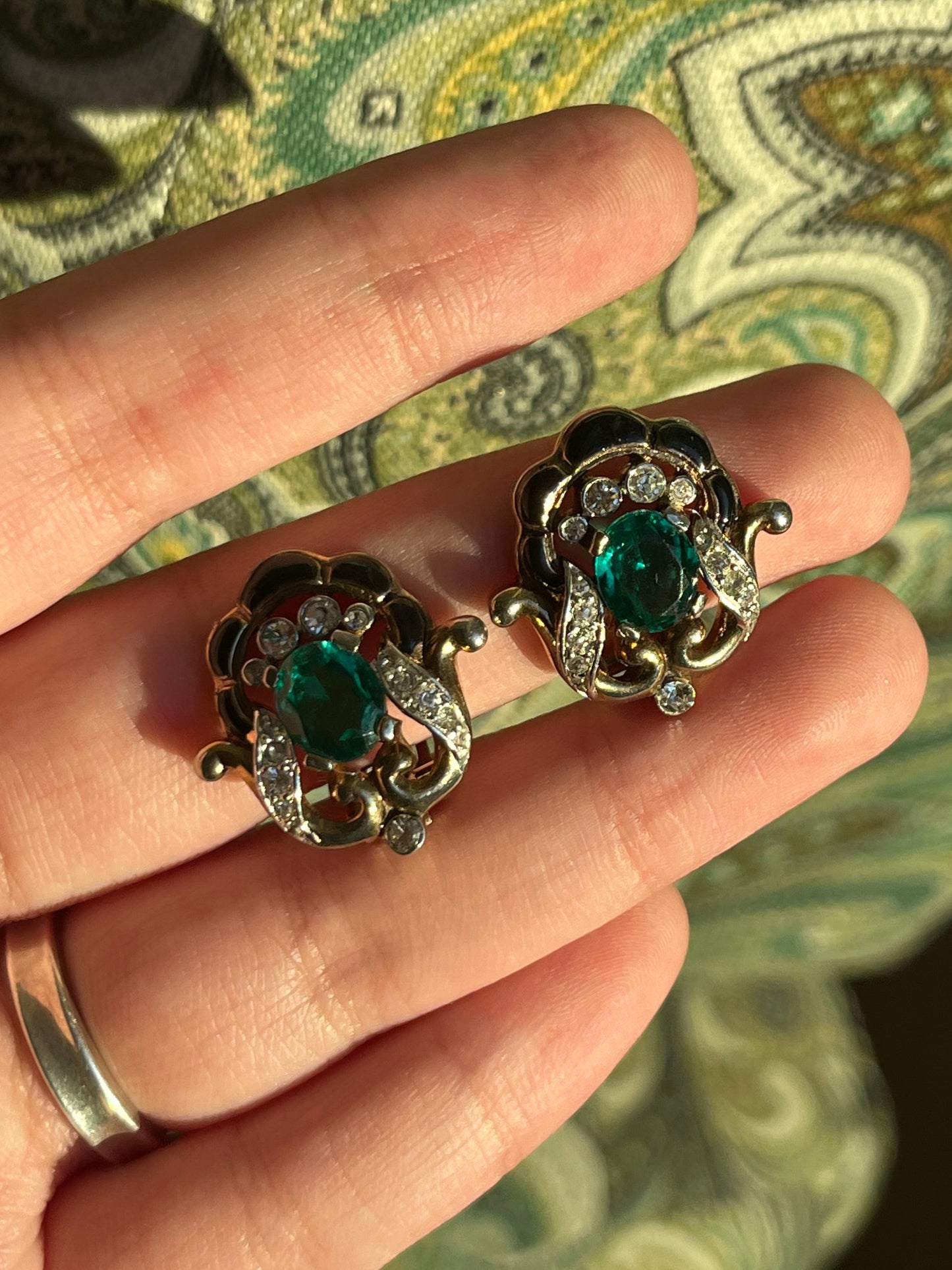Vintage Trifari “Empress Eugénie” Collection 1940s Oval Topaz Rhinestone Navy Emerald Gold-Tone Clip-On Earrings