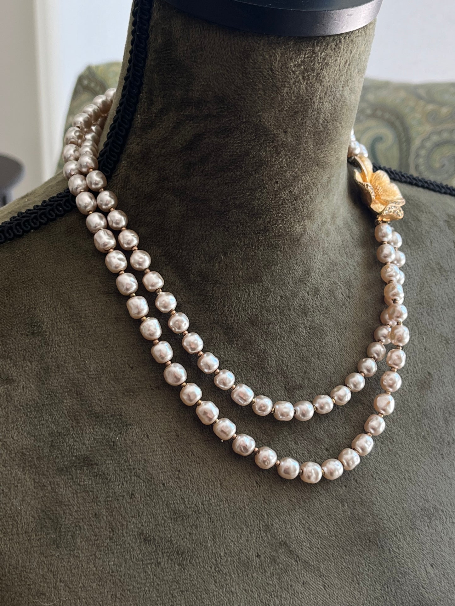 Vintage Unsigned Miriam Haskell Style Baroque Glass Pearl Double-Stranded Layered Rhinestone Brushed Gold-Tone Flower Clasp Necklace