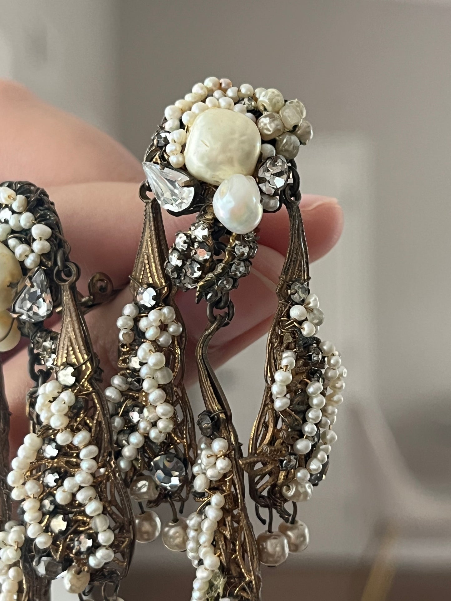 Vintage Unsigned Miriam Haskell Style Genuine Freshwater Pearl Cluster Tassel Drop Dangle Long Shoulder Brush Bronze-Tone Clip-On Earrings