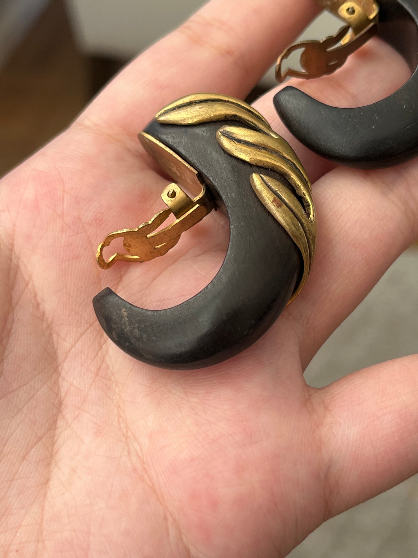 Vintage Isabel Canovas Vine Leaf Natural Wood Hoop Bronze Gold-Plated Clip-On Earrings