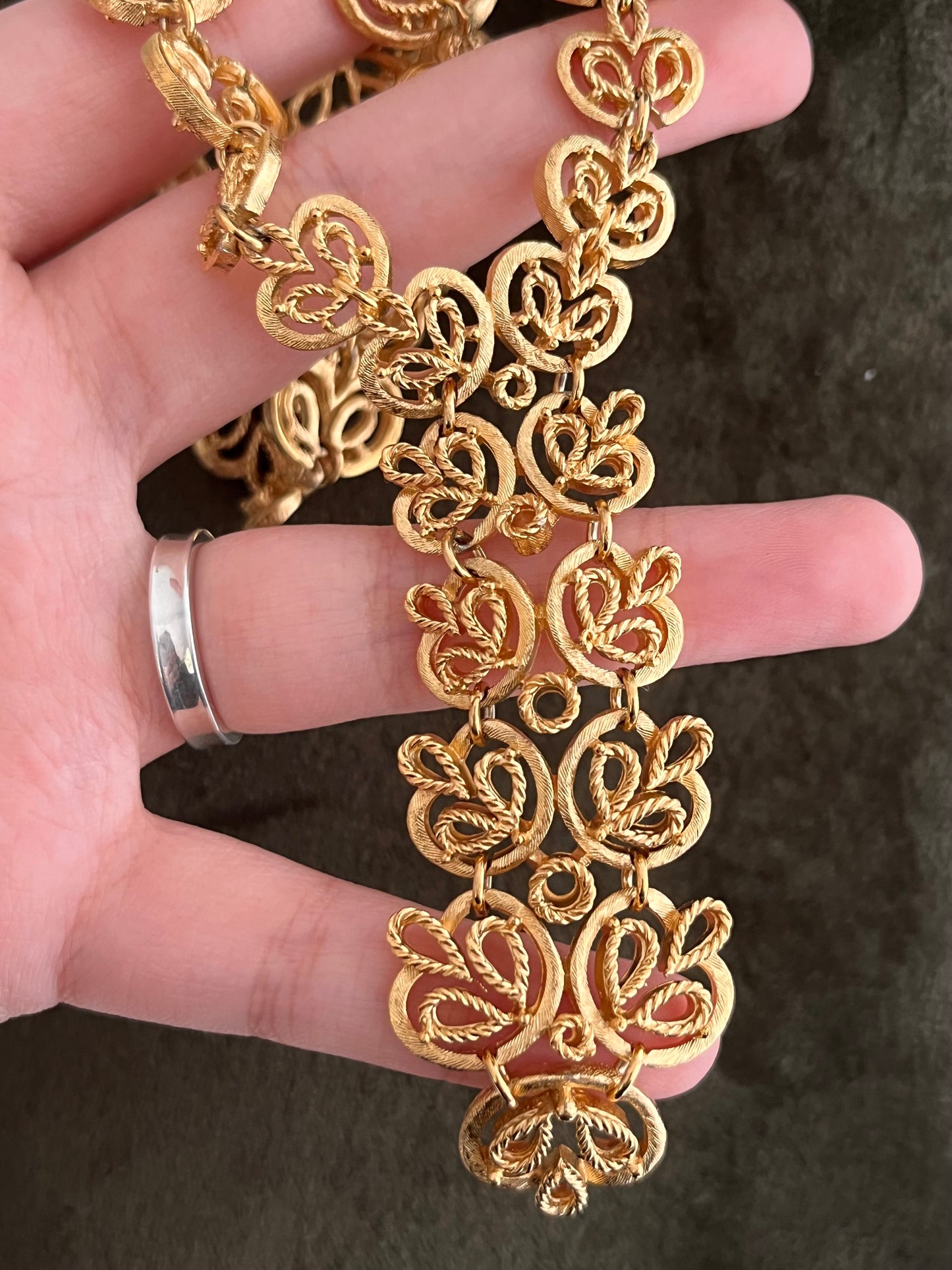 Vintage Crown Trifari 1950s Heart Arabesque Lace Tie Y Shaped Gold-Tone Necklace