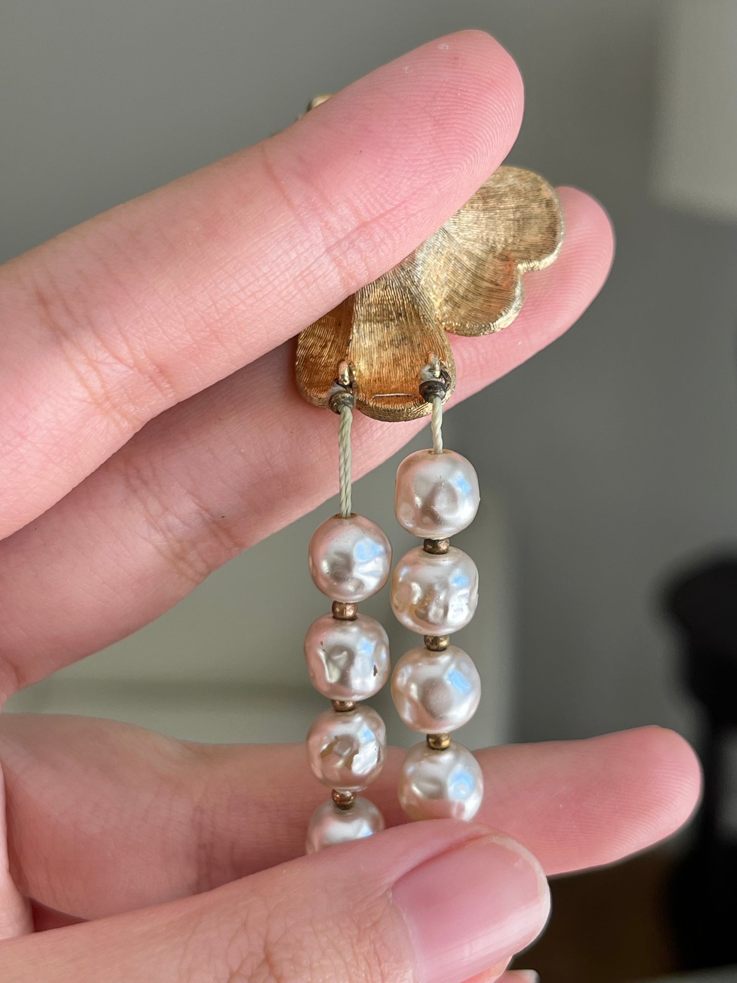 Vintage Unsigned Miriam Haskell Style Baroque Glass Pearl Double-Stranded Layered Rhinestone Brushed Gold-Tone Flower Clasp Necklace