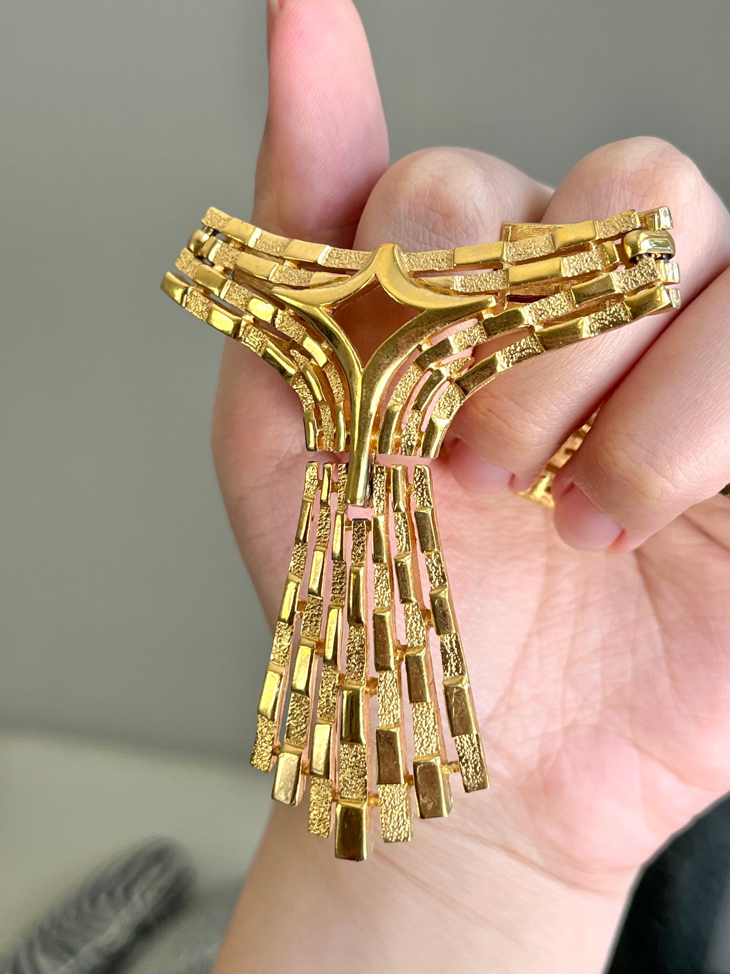 Vintage Crown Trifari Star Radiant Hollow Tie Y Drop Gold-Tone Necklace