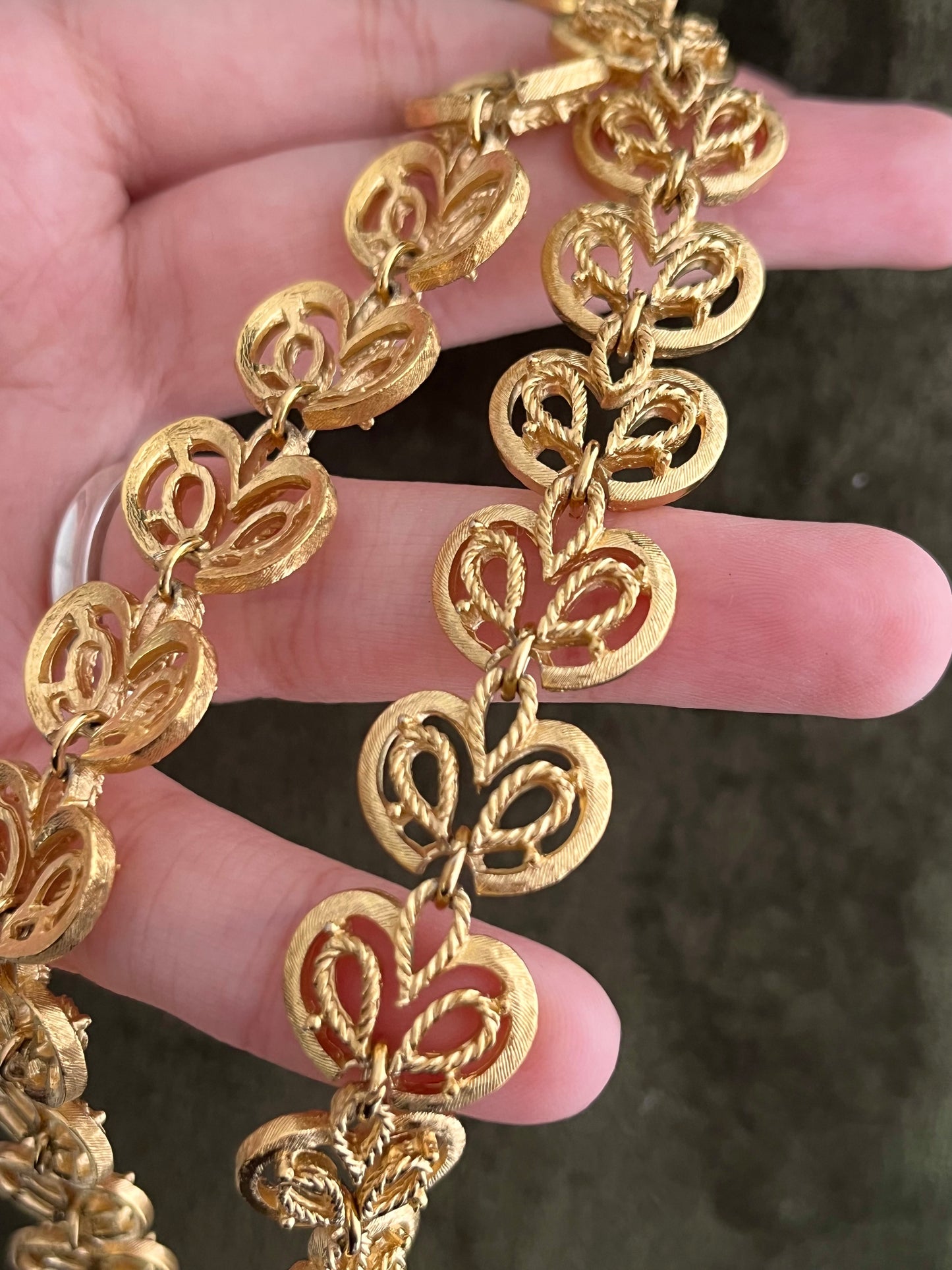 Vintage Crown Trifari 1950s Heart Arabesque Lace Tie Y Shaped Gold-Tone Necklace