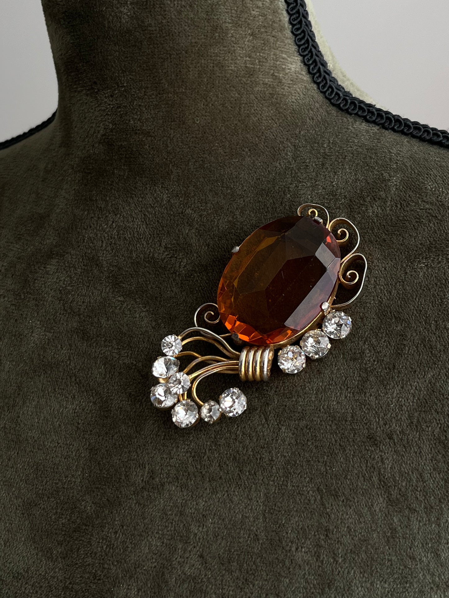 Vintage Leo Glass Oval Open Back Brown Amber Rhinestone Gold-Tone Filigree Brooch