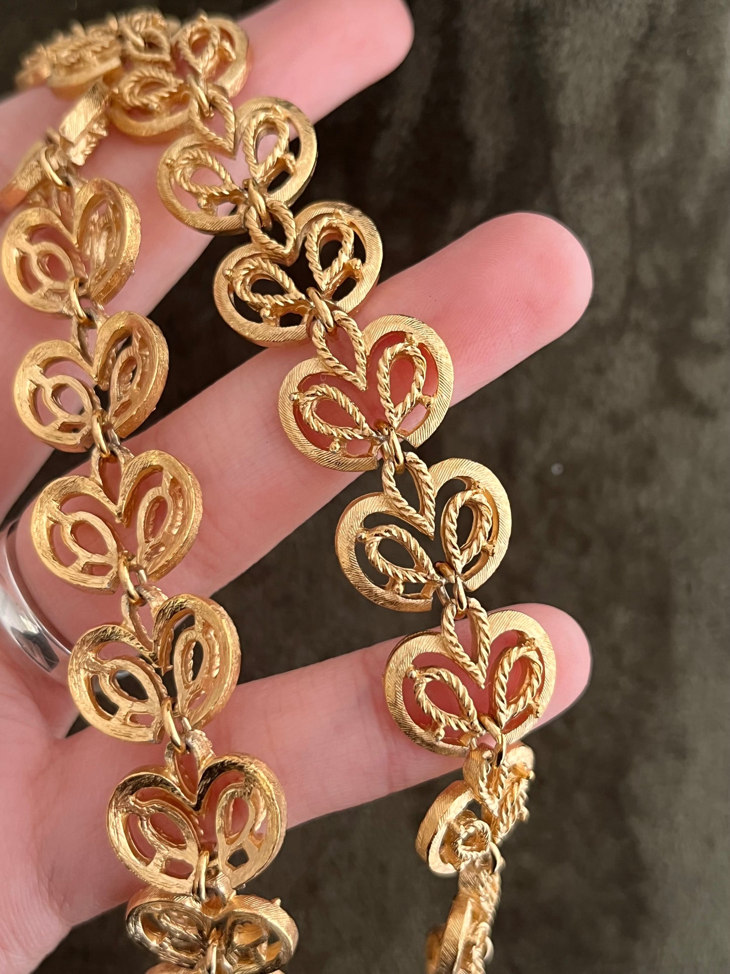 Vintage Crown Trifari 1950s Heart Arabesque Lace Tie Y Shaped Gold-Tone Necklace