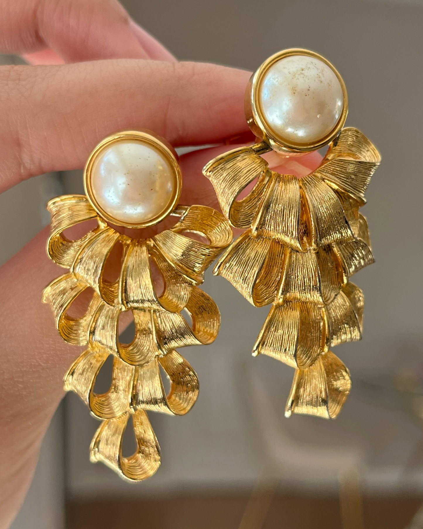 Vintage Givenchy Pearl Ribbon Chandelier Dangle Drop Long Shoulder Brush Gold-Tone Clip-On Earrings