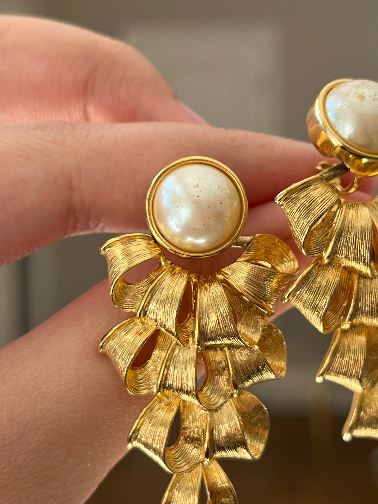 Vintage Givenchy Pearl Ribbon Chandelier Dangle Drop Long Shoulder Brush Gold-Tone Clip-On Earrings