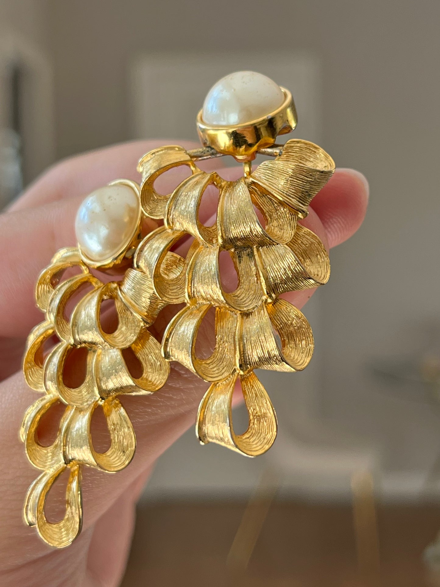 Vintage Givenchy Pearl Ribbon Chandelier Dangle Drop Long Shoulder Brush Gold-Tone Clip-On Earrings