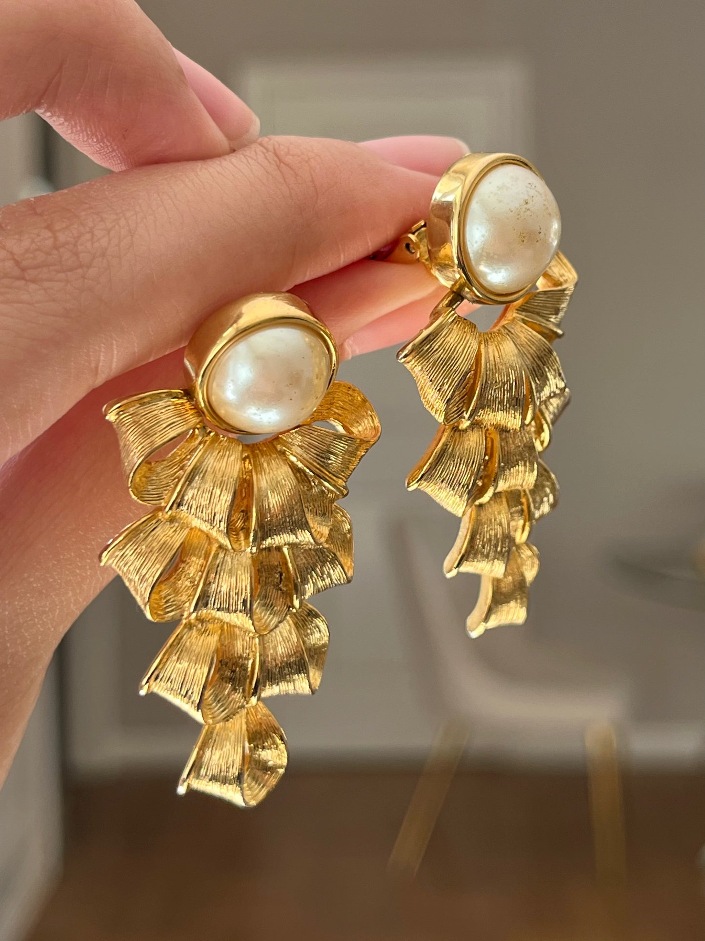 Vintage Givenchy Pearl Ribbon Chandelier Dangle Drop Long Shoulder Brush Gold-Tone Clip-On Earrings