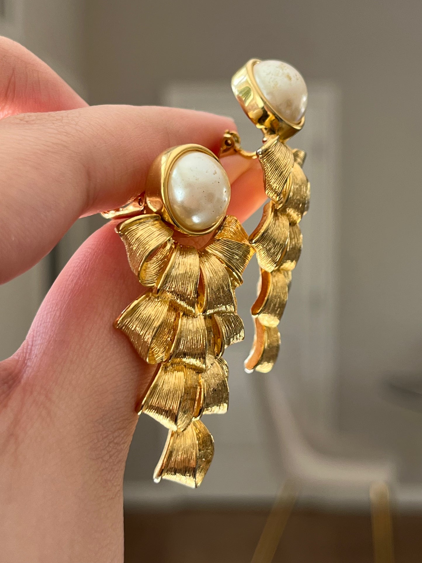 Vintage Givenchy Pearl Ribbon Chandelier Dangle Drop Long Shoulder Brush Gold-Tone Clip-On Earrings