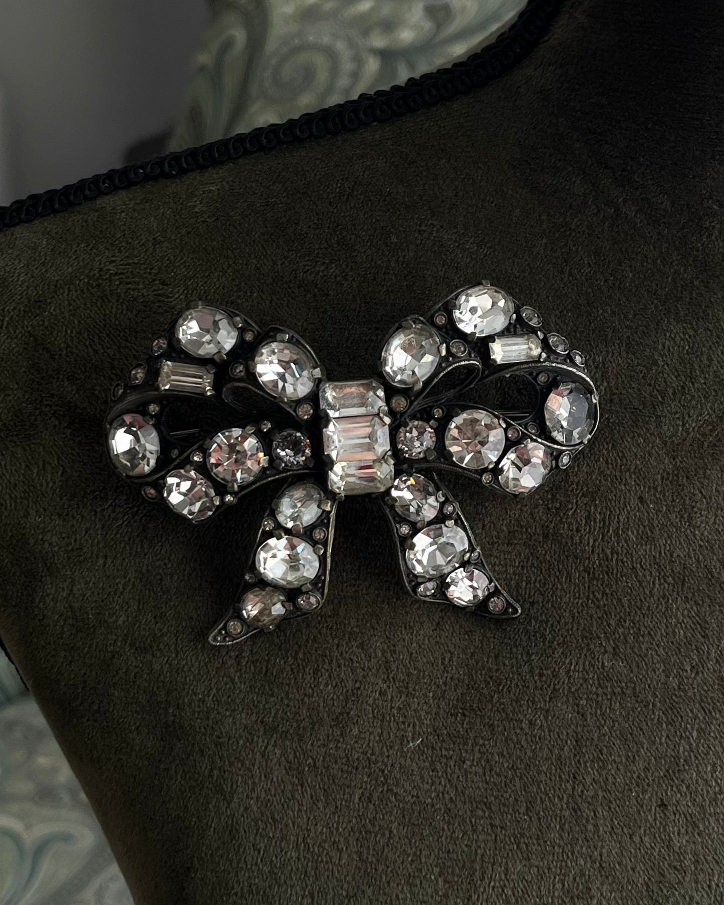 Vintage Eisenberg Original 1920s Bow Tie Butterfly Knot Large Rhinestone Bronze-Tone Brooch