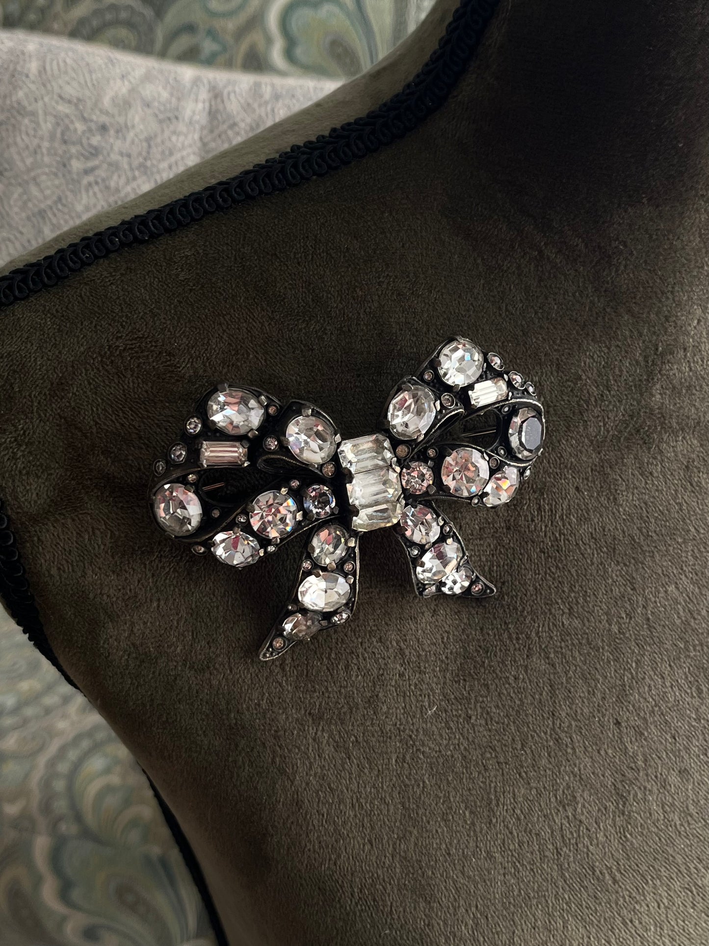 Vintage Eisenberg Original 1920s Bow Tie Butterfly Knot Large Rhinestone Bronze-Tone Brooch