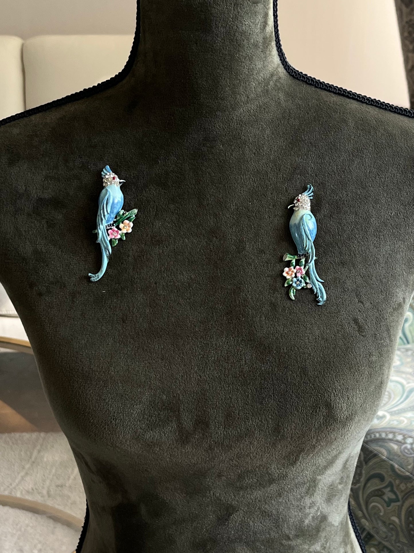 Vintage Coro Duette "Love Birds" Book Piece Parrot Blue Enamel Rhinestone Silver-Tone Brooch Fur Clip