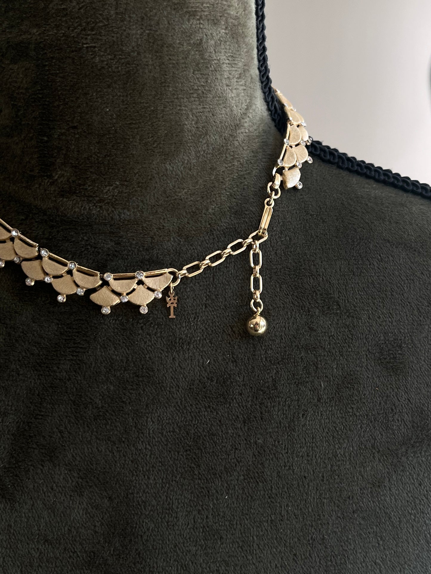 Vintage Crown Trifari "Dagon Scale" Layered Pedal Rhinestone Gold-Tone Choker Necklace